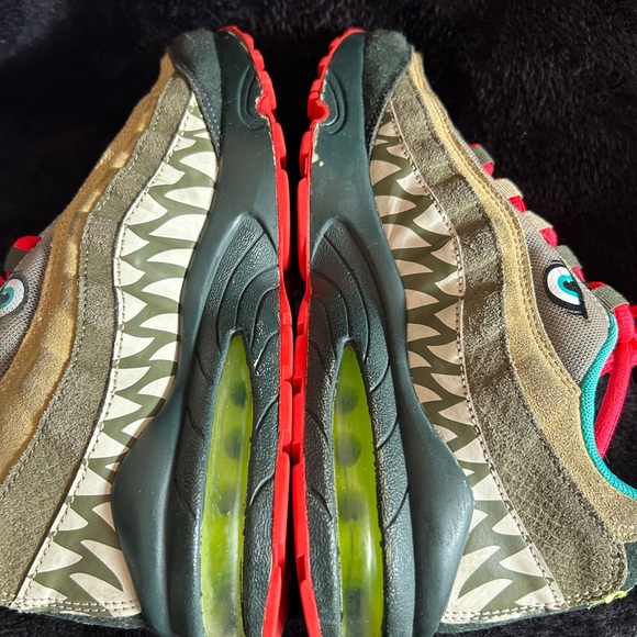 Nike air max 95 monster dinosaurs youth logo Sz 6Y - Picture 7 of 9